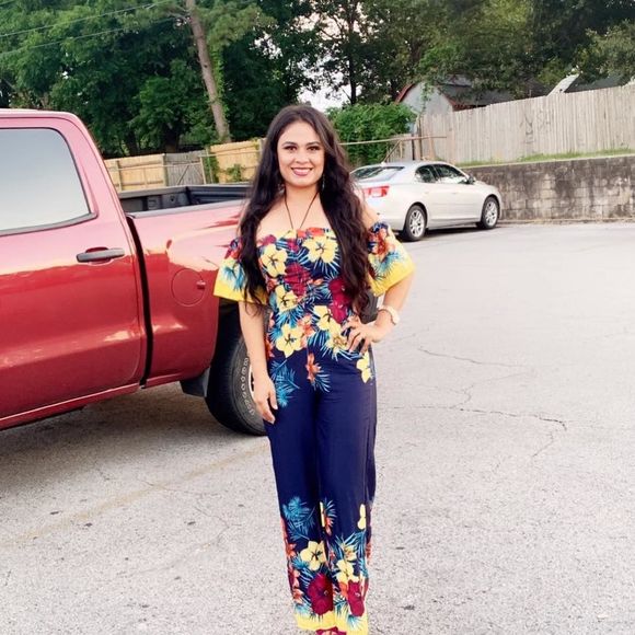 Meet your Posher, Alejandra - Picture 1 of 1